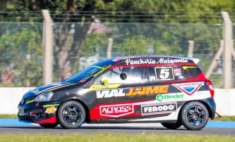 Clase Tres: Federico Hermida con el Etios del Tigre Racing celebró en Concepción del Uruguay
