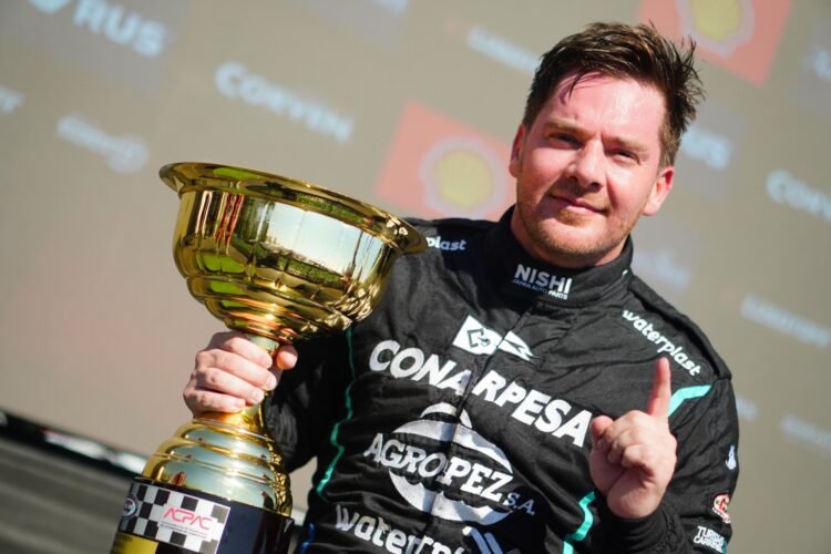 Bernardo Llaver con el Honda Civic del Coiro Competición se quedó con la primera carrera