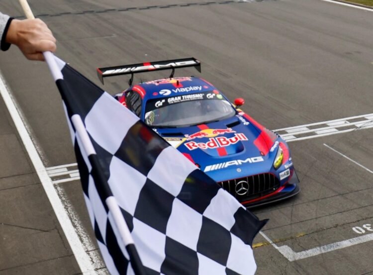 Max Verstappen se llevó la victoria en la prueba de la Nürburgring Langstrecken Serie