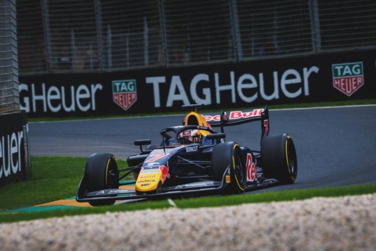 Fórmula 3: tras un trompo, Colnaghi terminó en el fondo del pelotón en una carrera que finalizó con bandera roja