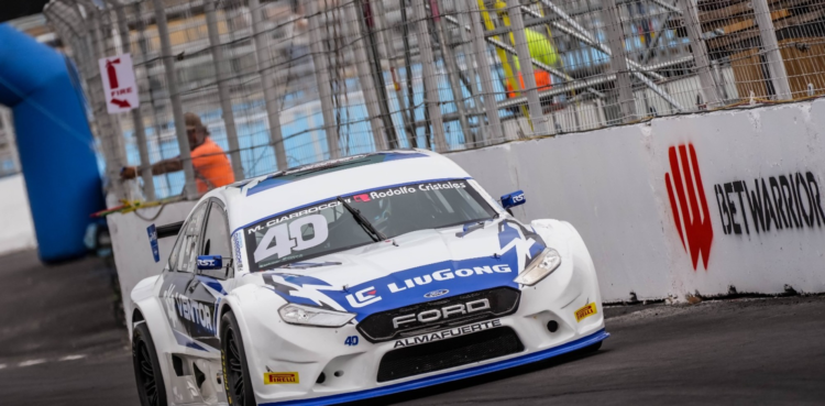 Top Race en Buenos Aires: Marcelo Ciarrocchi en una gran remontada se quedó con la primera del año