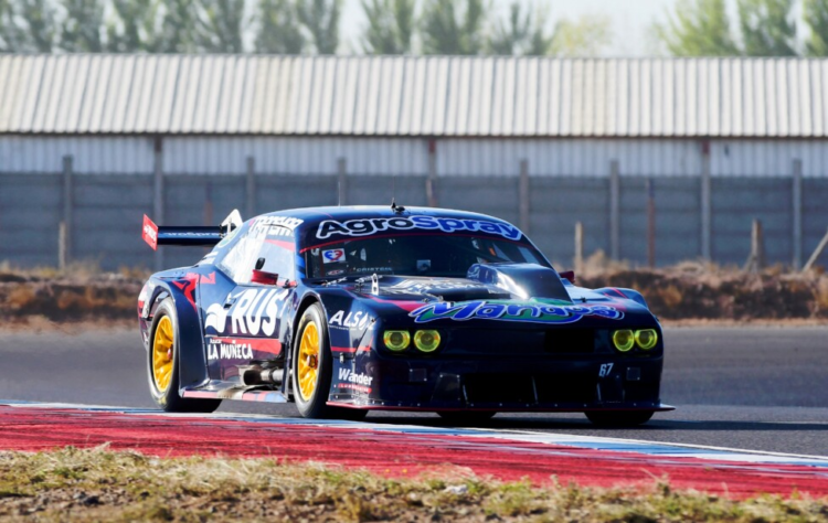 Felipe Bernasconi con Toyota Camry y Santiago Biagi con Dodge Challenger, fueron los ganadores de las series del TC Pista