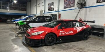 Alianza entre dos equipos para sumarse al Turismo Carretera 2000 con un auto