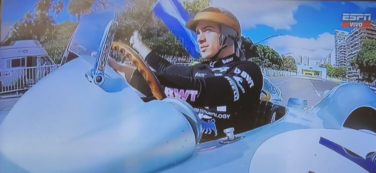 Franco Colapinto giró con la histórica Flecha de Plata de Fangio por las calles de Buenos Aires