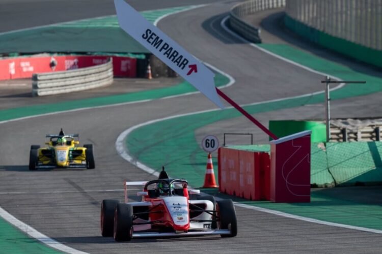 F4: Gianni Giovanelli clasificó sexto y Díaz fue octavo en Interlagos