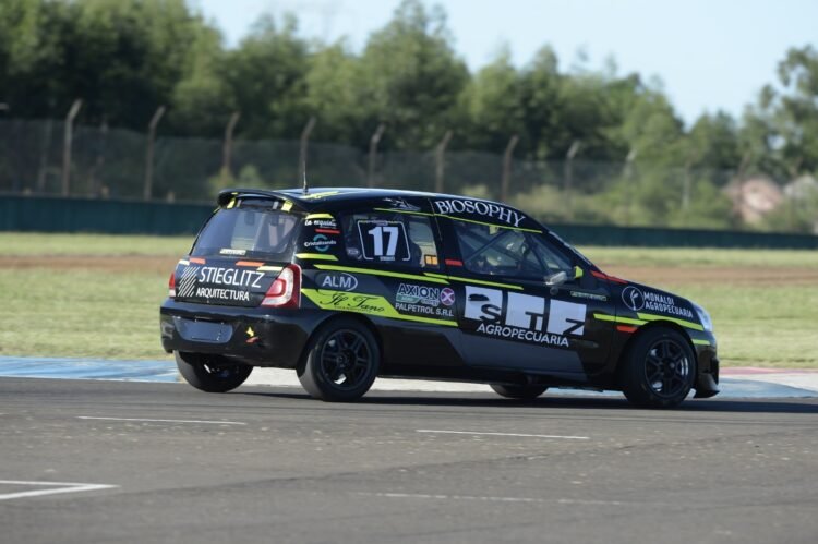 Federico Stieglitz dominó los entrenamientos de la Clase Tres