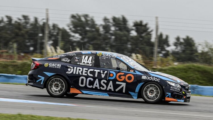 Leonel Pernía fue el más rápido y se quedó con la pole en la Clase Tres