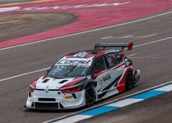 Gabriel Ponce de León con el Toyota Corolla Cross se quedó con el mejor tiempo en la tanda libre