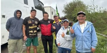 El esfuerzo por estar: fanáticos acampan para asegurar su lugar en el autódromo