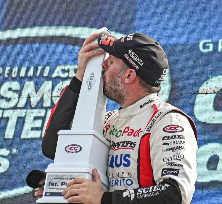 Mangoni tras su victoria en Concepción: “Esto saca una mochila grande de encima”