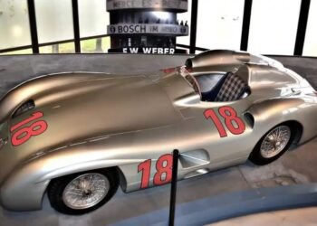 El auto de Fangio que volverá a pista: la historia detrás de la “Flecha de Plata” que manejará Colapinto