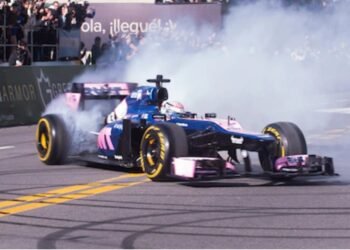 Histórica exhibición: Colapinto giró con un Fórmula 1 frente a más de 500 mil personas