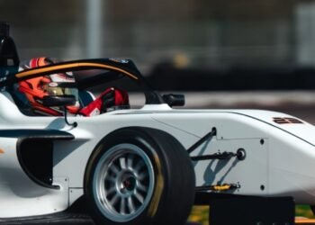 Díaz Quaglia, tras la confirmación como piloto del Alpha 54 Racing en la Fórmula 4 italiana: “Representar a mi país, es un orgullo muy grande”