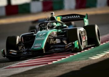 Una rueda mal colocada en boxes relegó a Sacha Fenestraz en Japón