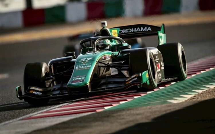 Una rueda mal colocada en boxes relegó a Sacha Fenestraz en Japón