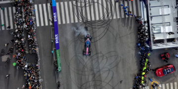 Así quedó el auto de Colapinto en el cierre de su exhibición en Buenos Aires
