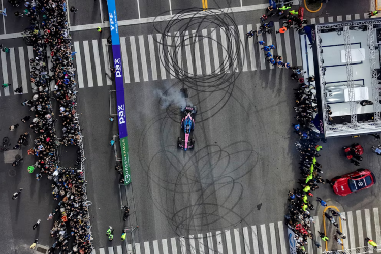 Así quedó el auto de Colapinto en el cierre de su exhibición en Buenos Aires