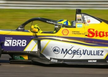 Fórmula 4 de Brasil: Ignacio Díaz fue tercero y un toque complicó a Giovanelli