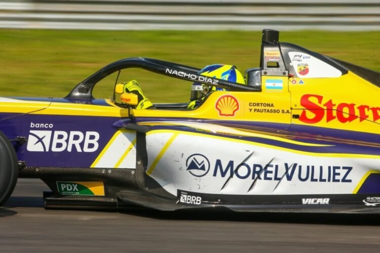 Fórmula 4 de Brasil: Ignacio Díaz fue tercero y un toque complicó a Giovanelli