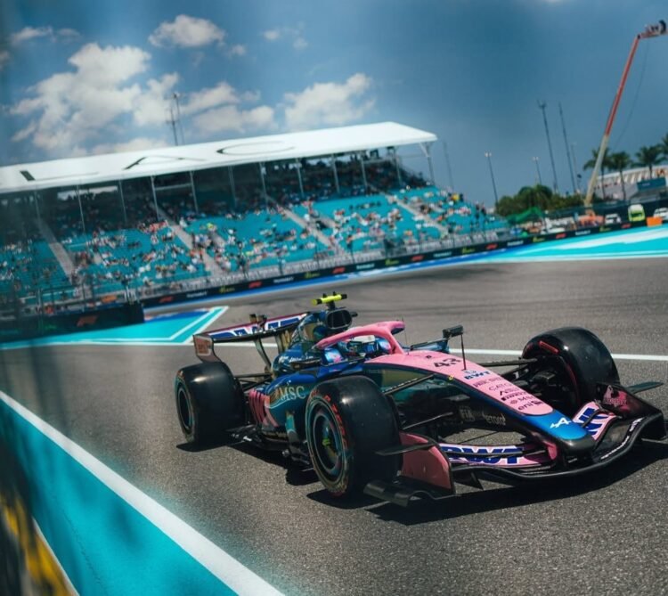 Colapinto sufrió un golpe de Verstappen y fue décimo en la carrera Sprint; Norris fue el ganador