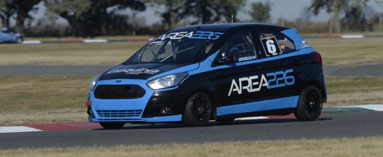 Clase Dos: Valentino Spinella con Ford Ka se quedó con la primera clasificación del fin de semana