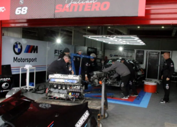 El BMW de Julián Santero sufrió la rotura del motor en el segundo entrenamiento