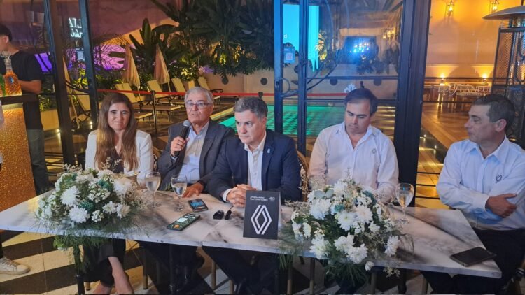 Con el acompañamiento del presidente de Renault Argentina, Pergamino Automotores presentó los modelos Boreal y celebró 40 años de vida