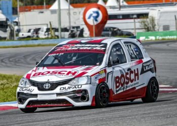 Evolo regresa a la Clase Dos del TN en La Plata a bordo de un Etios