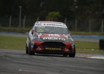 Nicolás Pezzucchi con Ford Fiesta, se quedó con la pole de la Clase Tres del Turismo Pista