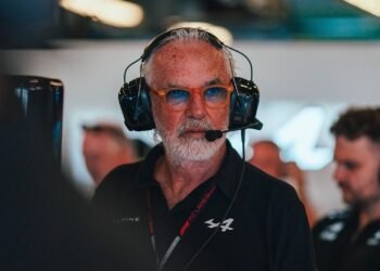 Briatore: “Estamos mejorando, pero no como yo quiero”