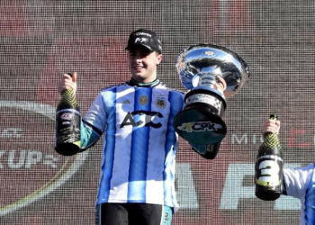 Joven récord: Dianda ganó la final en las Pick Up y se convirtió en el piloto más joven en conseguir un triunfo en la categoría