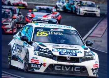 Buen paso por Hungría: Tiago Pernía fue séptimo en la carrera del domingo en el TCR Europe
