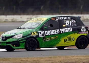 Franco De Benedictis peleó hasta el final y logró su primera victoria en la Clase Tres del Turismo Pista