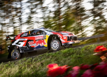 Rally de Finlandia: Ogier lideró un viernes cargado de incidentes
