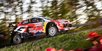 Rally de Finlandia: Ogier lideró un viernes cargado de incidentes