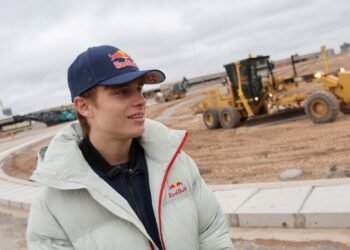 Valentín Perrone recorrió las obras en el Gálvez: “Sueño con correr acá”