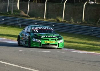 Bernardo Llaver se quedó con la primera carrera del Turismo Carretera 2000  en San Nicolás