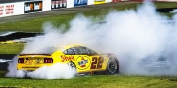 Joey Logano ganó la Cook Out 400 de la NASCAR Cup Series en Raceway