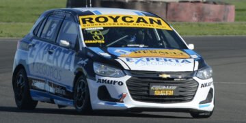 Matías y Agustín Canapino festejaron en el Súper 10 de la Clase Tres del Turismo Pista
