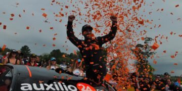 Santero estrenó equipo, volvió a la victoria y va por la pelea del título en la Clase Tres