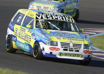 Alexis Bull con el Fiat Uno del Fagnani Racing se quedaron con la clasificación de la Clase Uno del Turismo Pista
