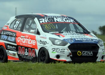 Saul Eidilstein con un Ford Ka se llevó la primera clasificación de la Clase Dos del Turismo Pista