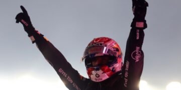 Verstappen ganó por primera vez el GP de Singapur y Antonelli amplió su ventaja en el campeonato