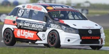 Alan Buchholz con un Gol Trend dominó la primera clasificación de la Clase Tres del Turismo Pista