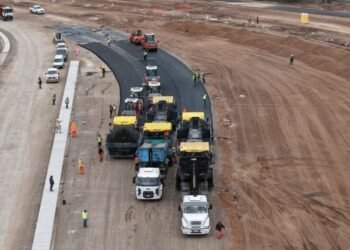 Tecnología de primer nivel para colocar 43 mil toneladas de asfalto en la pista del autódromo de Buenos Aires
