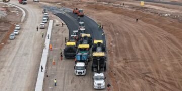 Tecnología de primer nivel para colocar 43 mil toneladas de asfalto en la pista del autódromo de Buenos Aires