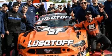 La emoción de Lambiris tras su pole en Rosario: “Mi equipo es quien hizo el uno hoy”