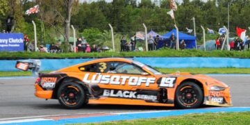 Mauricio Lambiris con la pole en Rosario